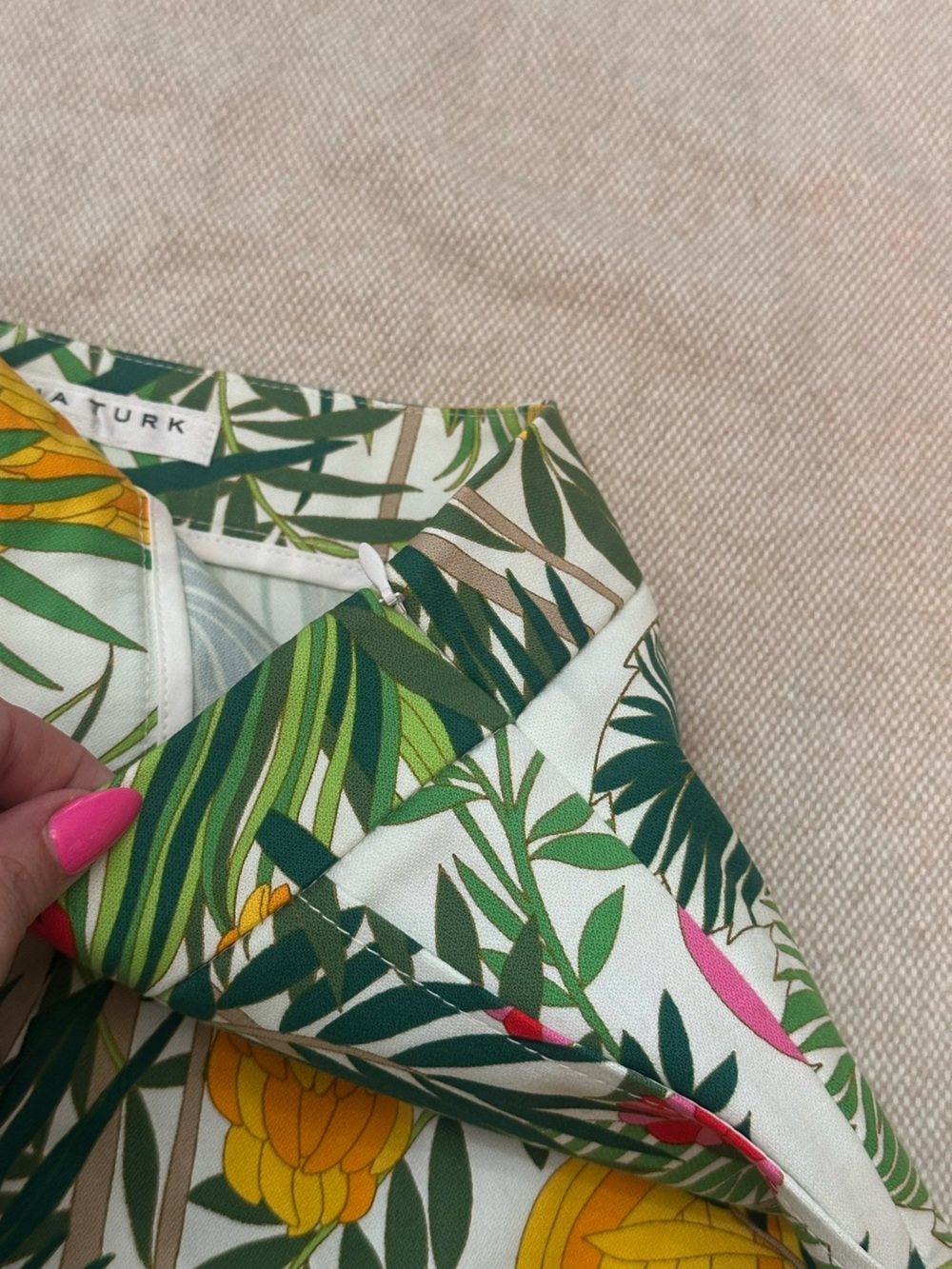Trina Turk White Tropical Coccoloba Printed High-Waist Shorts Sz 8 38939 - Picture 14 of 15